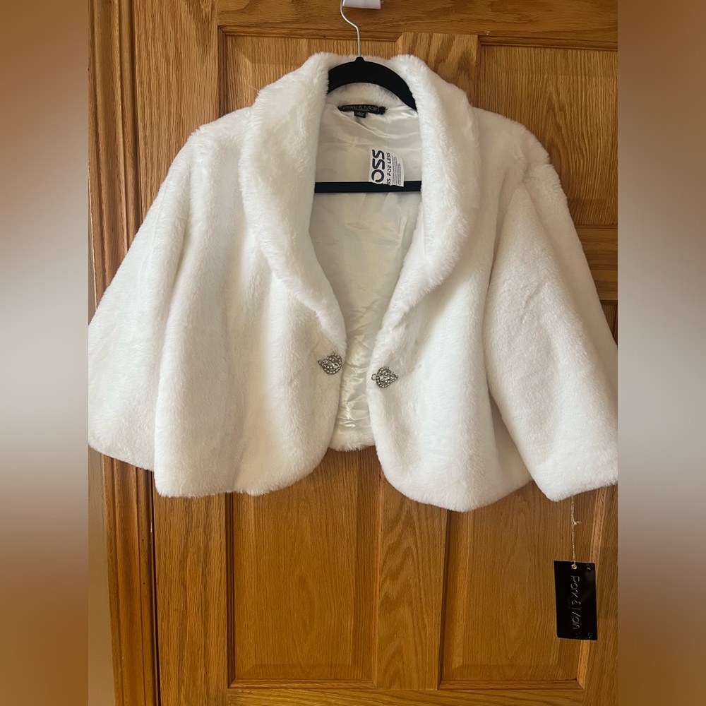 Luxurious White Teddy Jacket with Plush Texture